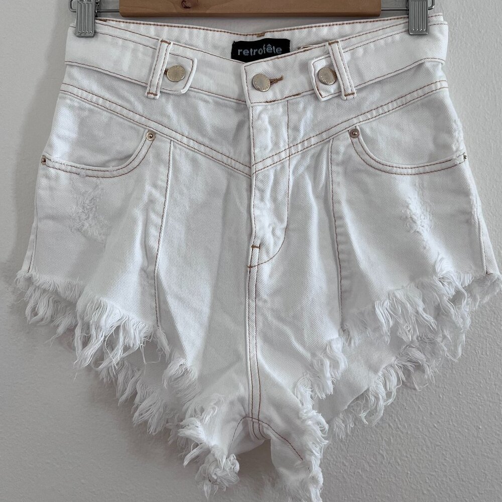 Retroféte White High Waist Frayed Denim Shorts